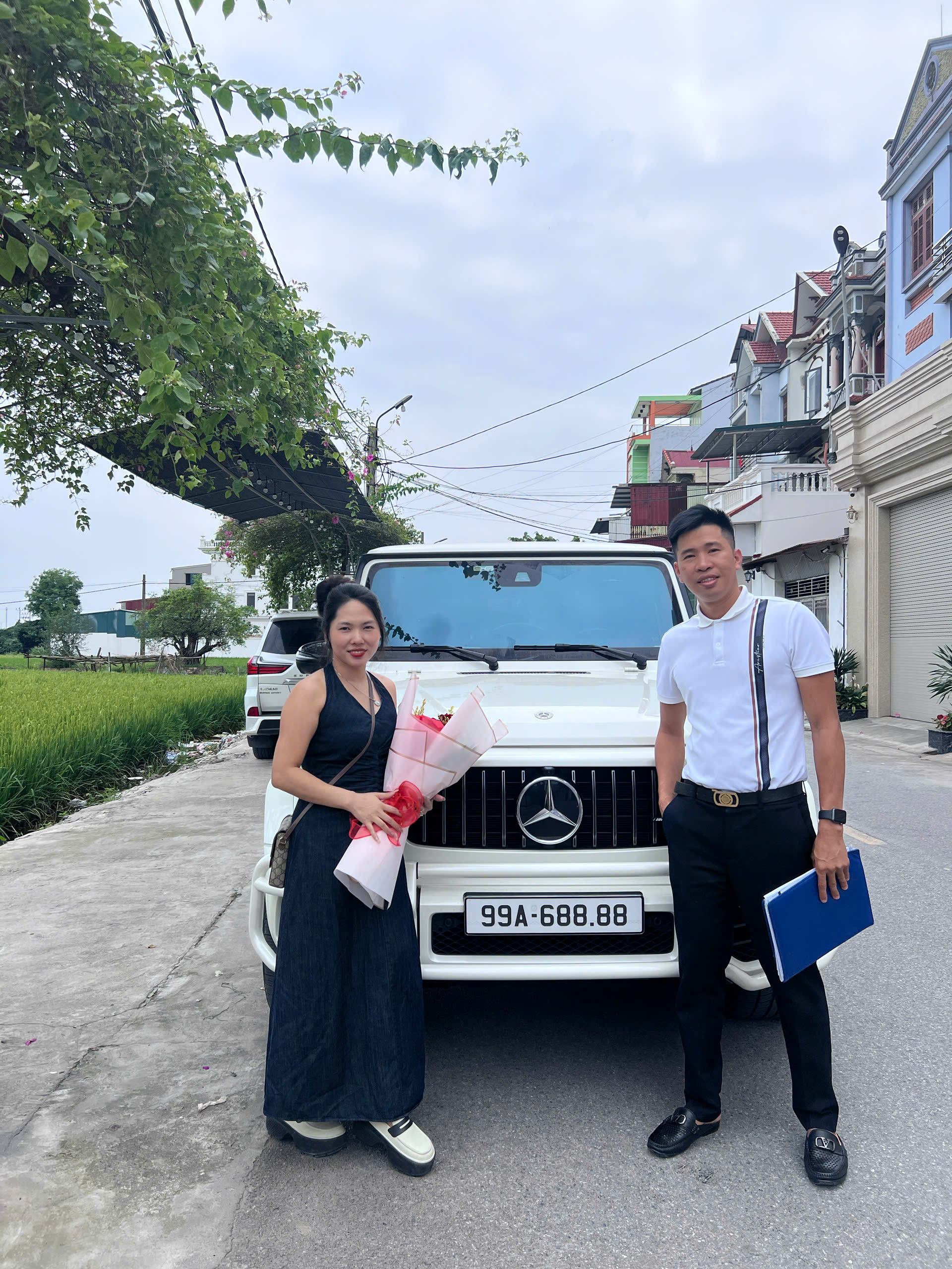 Siêu Phẩm 99A-688.88 Chính thức lên xe G63 cùng chị xinh đẹp. Chúc chị vạn dặm bình an
