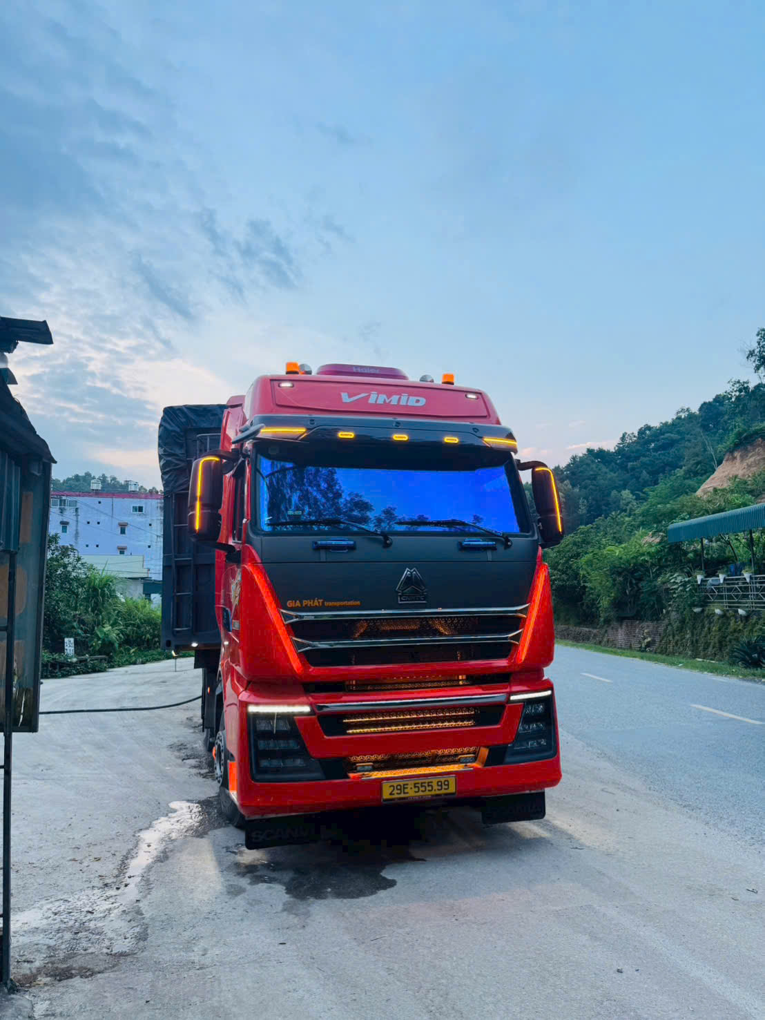 Biển 29E-555.99 quá nổi bật – xe đẹp, biển chất, nhìn là thấy ngay phong thái phát tài! 🔥💰